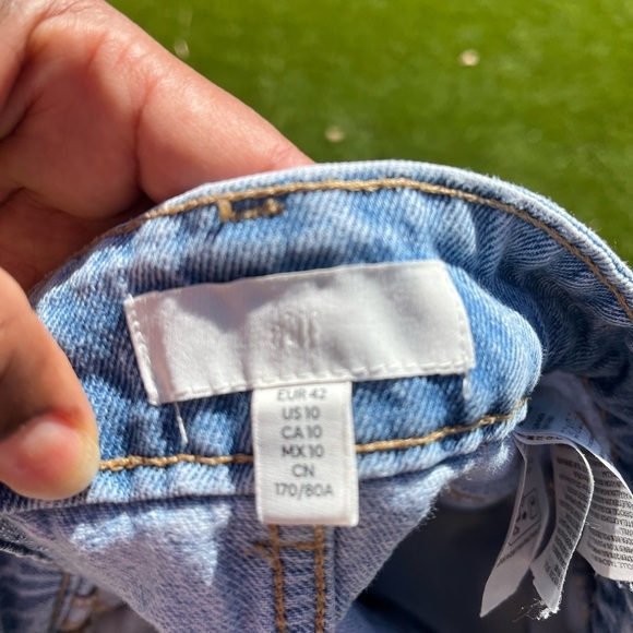 Women's Light Blue Denim Shorts Size 10 By H&M - Picture 3 of 3